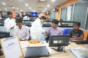 Dainik Bhasker News K Sabhi Computer Operator Ko Rakhi Bandhate Huye Bk Samiksha  Behn 